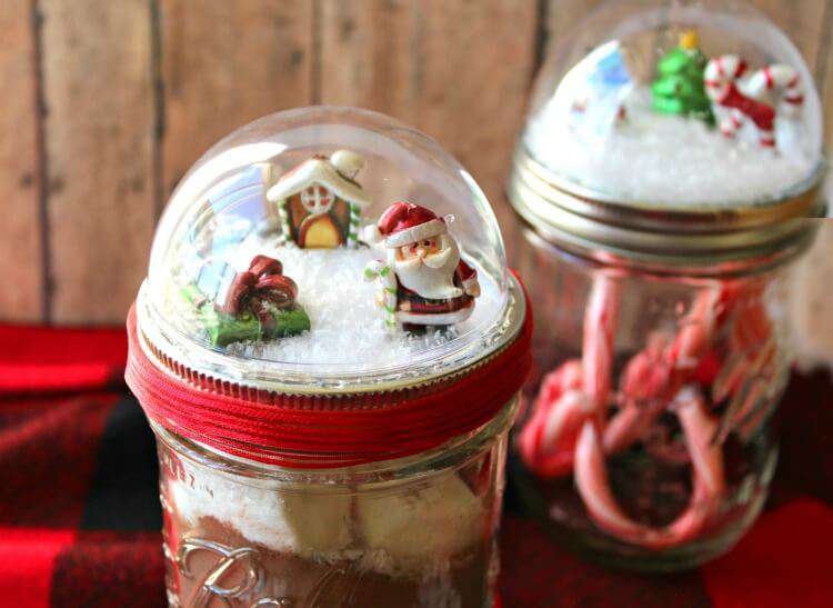 Mason Jar Christmas Snow Globes! so cute!