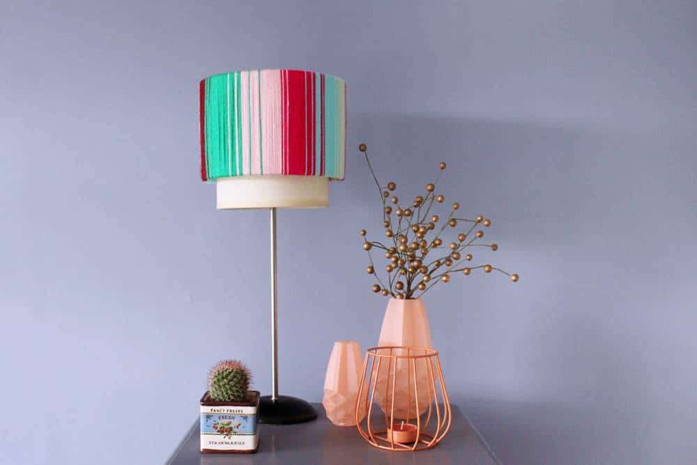 using a lamp shade to DIY your decor in a more simple and easy way!