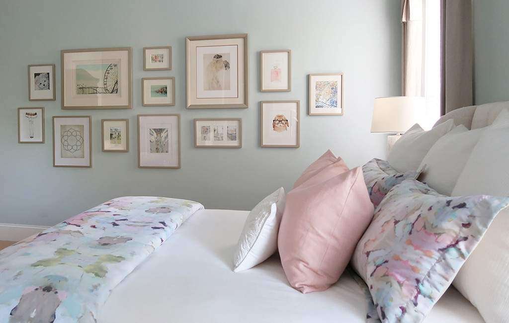 Make a sweet gallery design in a bedroom for your budget decor upgrade